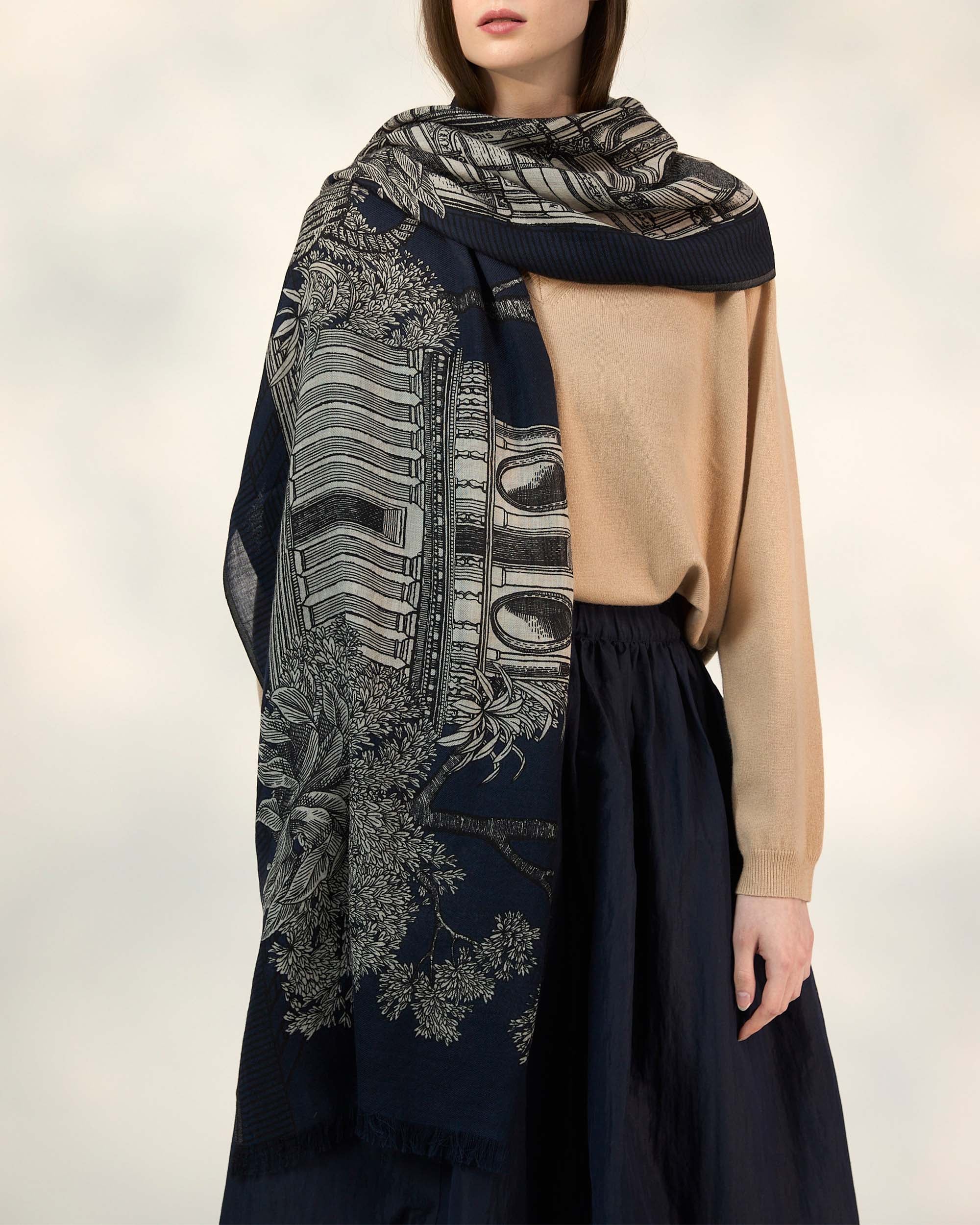 Inoui Editions Etole 80 Mirage Black Scarf