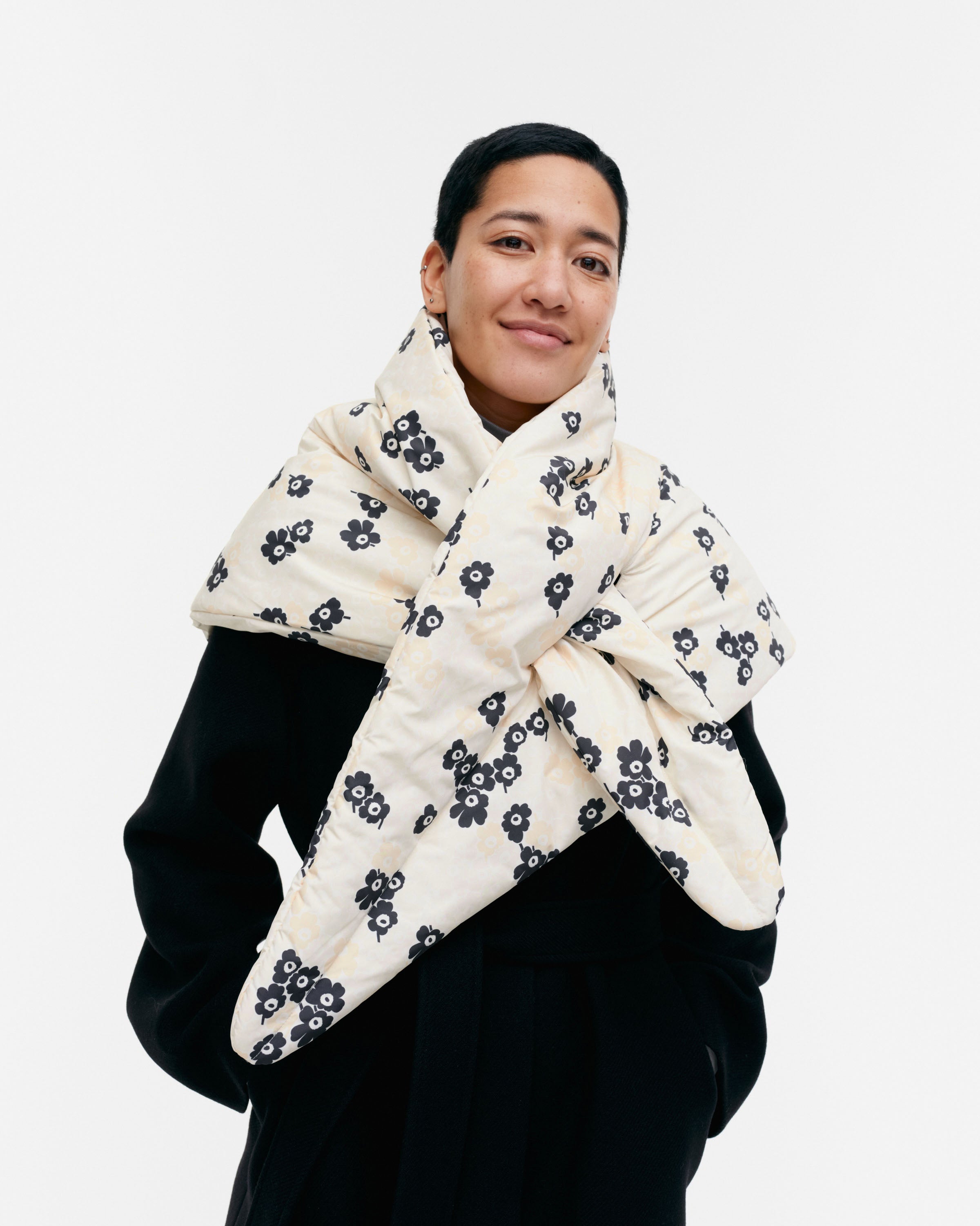 【2024AW】マリメッコ/ Pillow Triangle Scarf Unikko スカーフ PILLOW TRIANGLE PADDED UNIKKO SCARF | MARIMEKKO – SIDEFAME