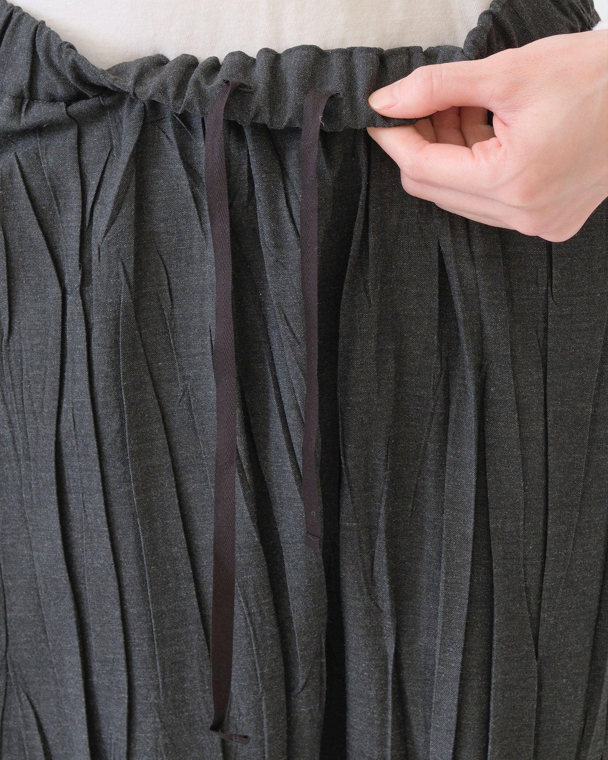PAS DE CALAIS Stretch Pleated Pants