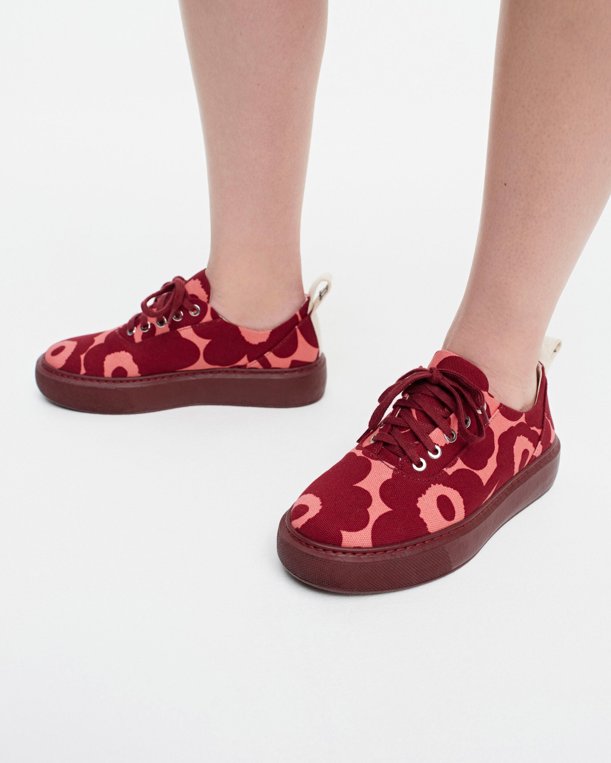 Kioski Niittyheinikossa Unikko Sneakers | MARIMEKKO