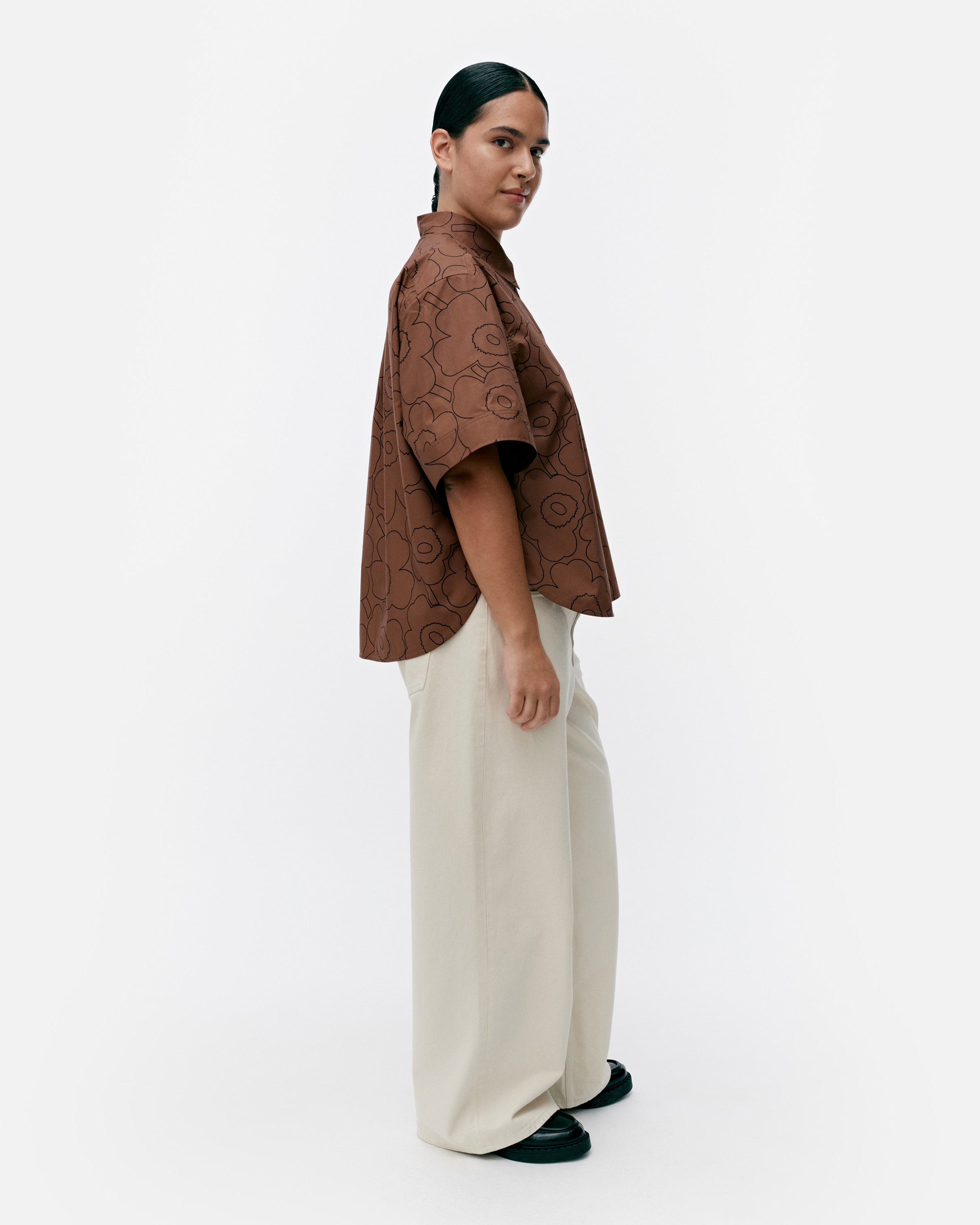 Standardi Outline Unikko Shirt 65cm