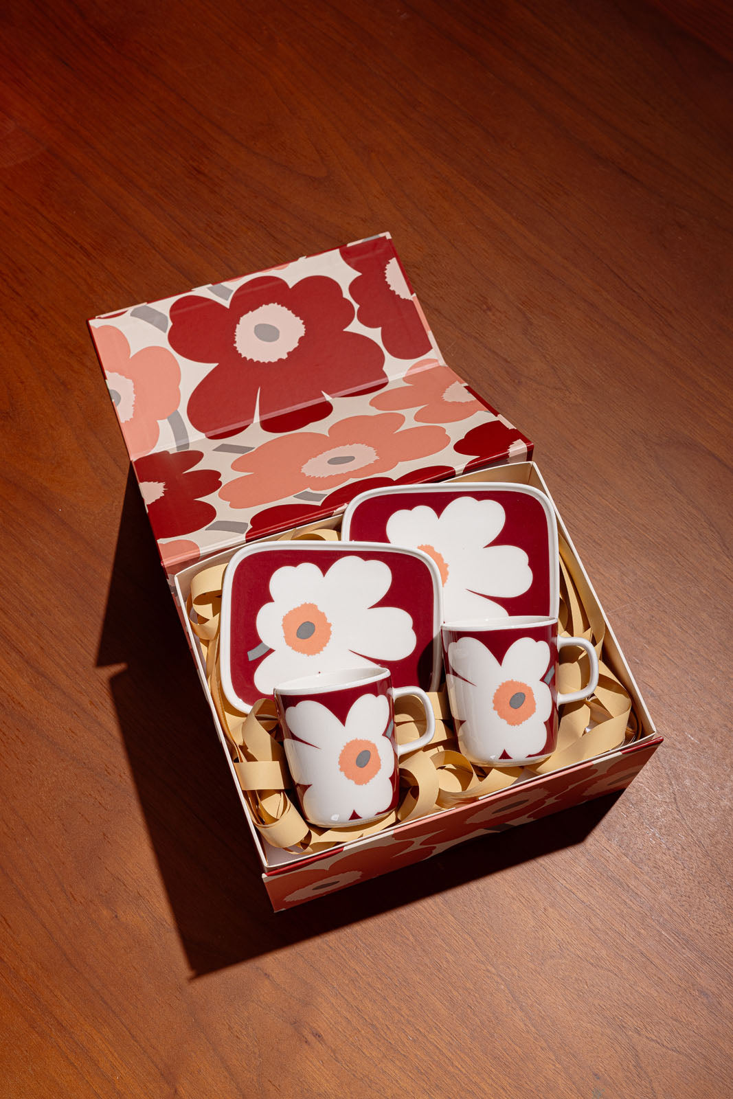 2024 Holiday Special Gift Box - Hong Kong Exclusive (Unikko Plate and Unikko Mug)