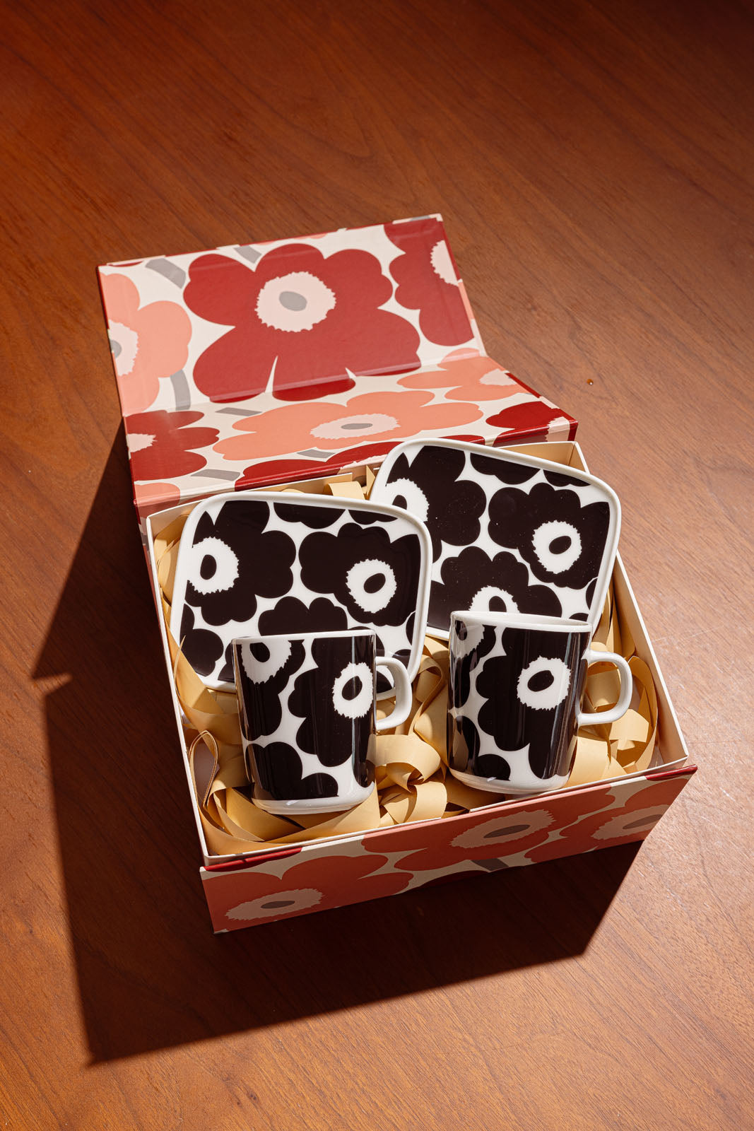 2024 Holiday Special Gift Box - Hong Kong Exclusive (Unikko Plate and Unikko Mug)