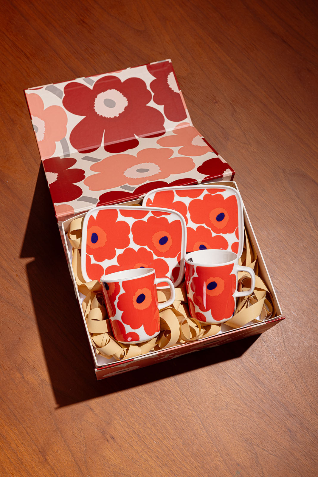 2024 Holiday Special Gift Box - Hong Kong Exclusive (Unikko Plate and Unikko Mug)