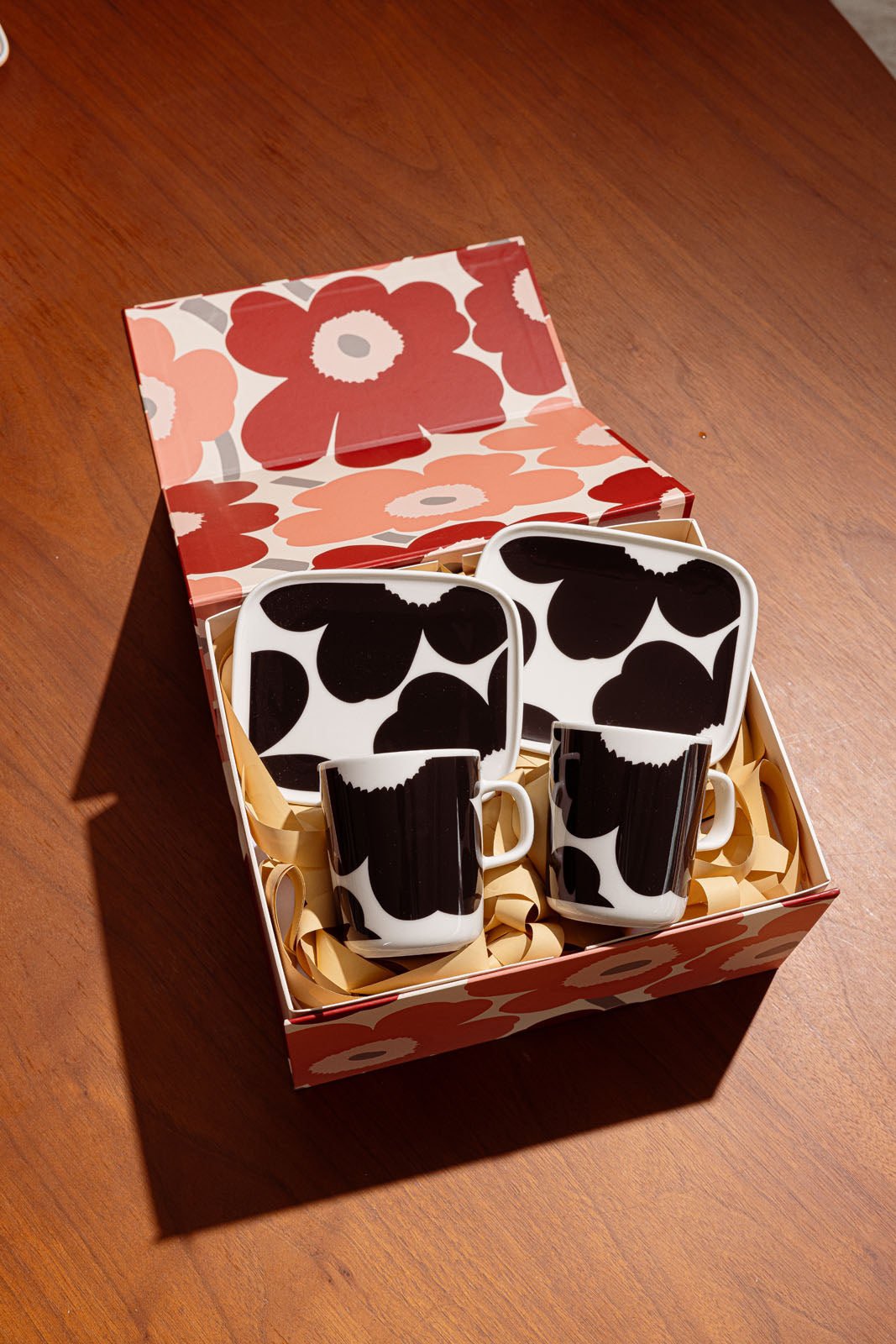 2024 Holiday Special Gift Box - Hong Kong Exclusive (Unikko Plate and Unikko Mug)