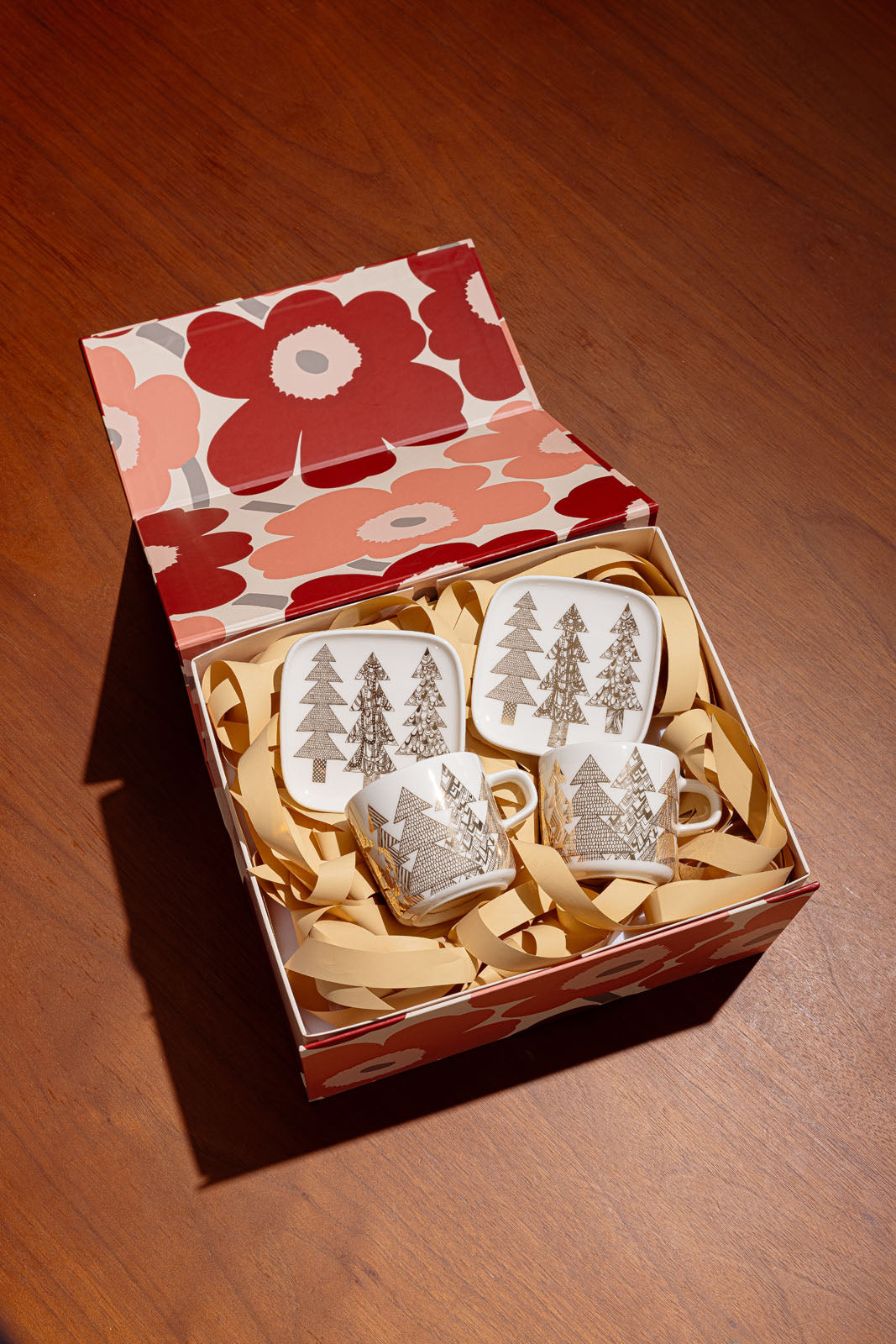 2024 Holiday Special Gift Box - Hong Kong Exclusive (KUUSIKOSSA Cup and Plate set)